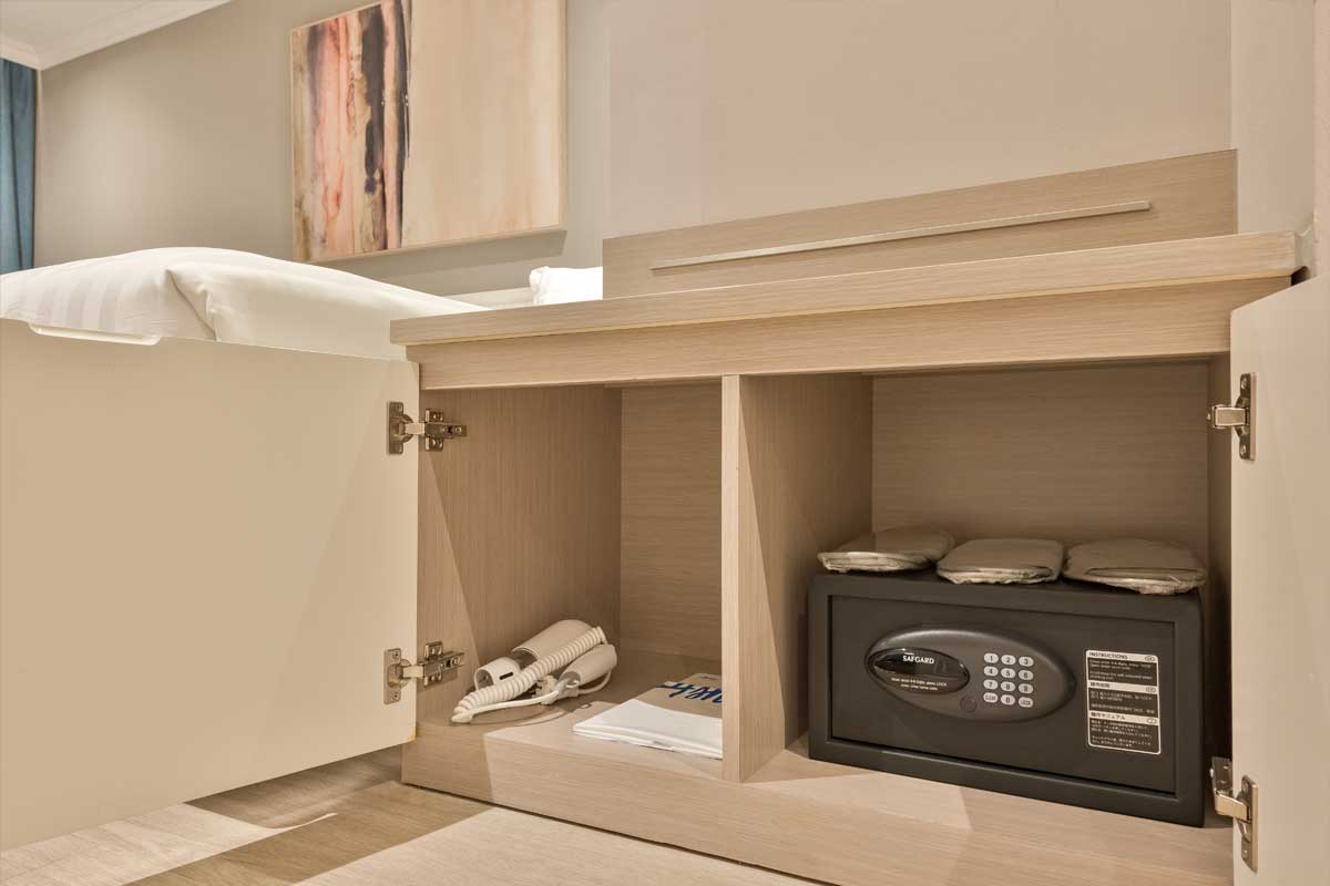 The 6-dtr deluxe triple room with three single beds