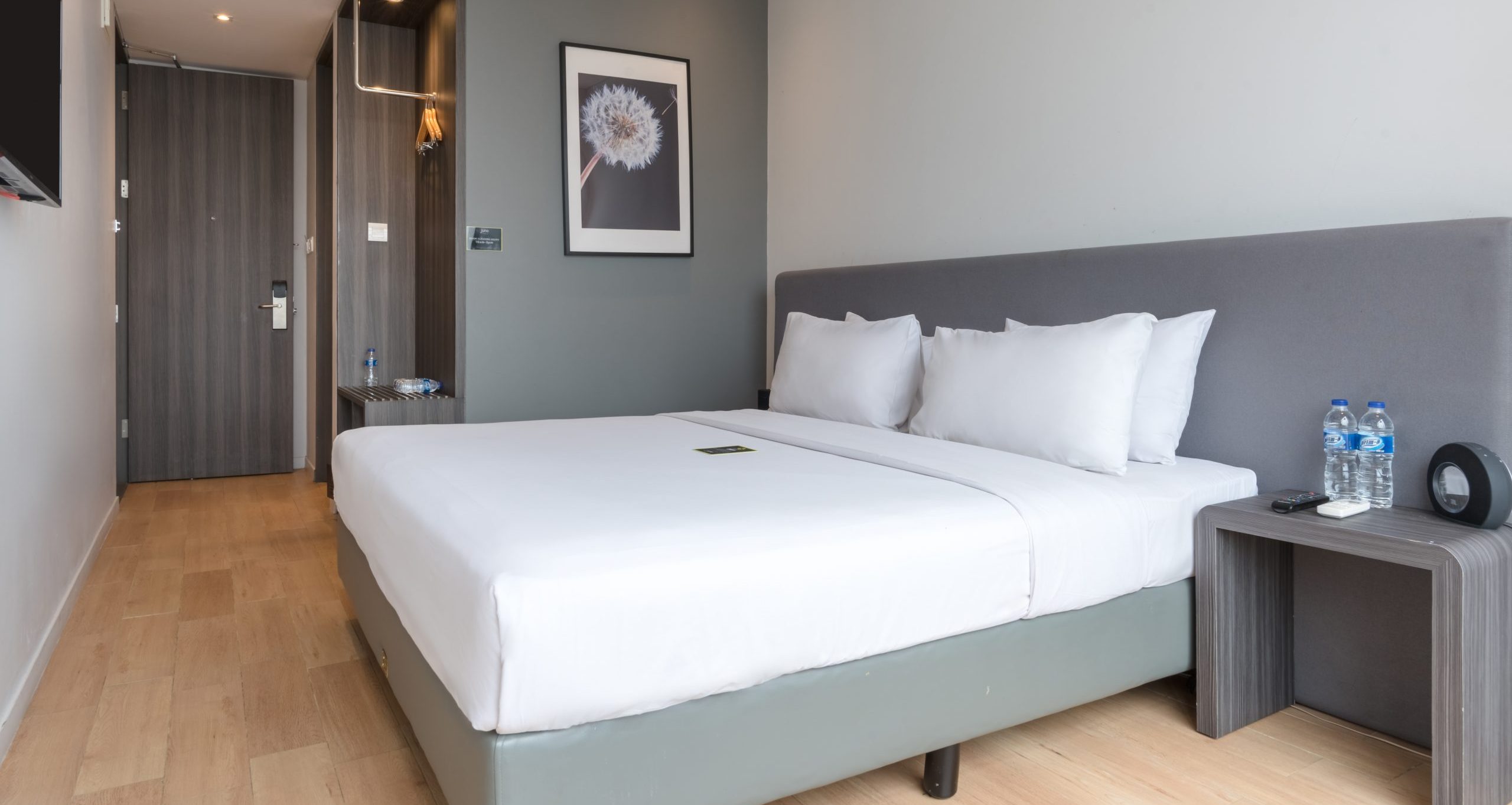 Juno Tanah Abang Executive Queen room with city view
