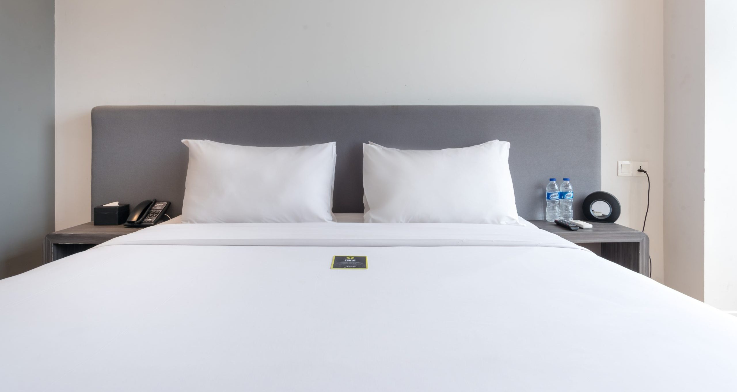 Executive Queen room at Juno Tanah Abang hotel
