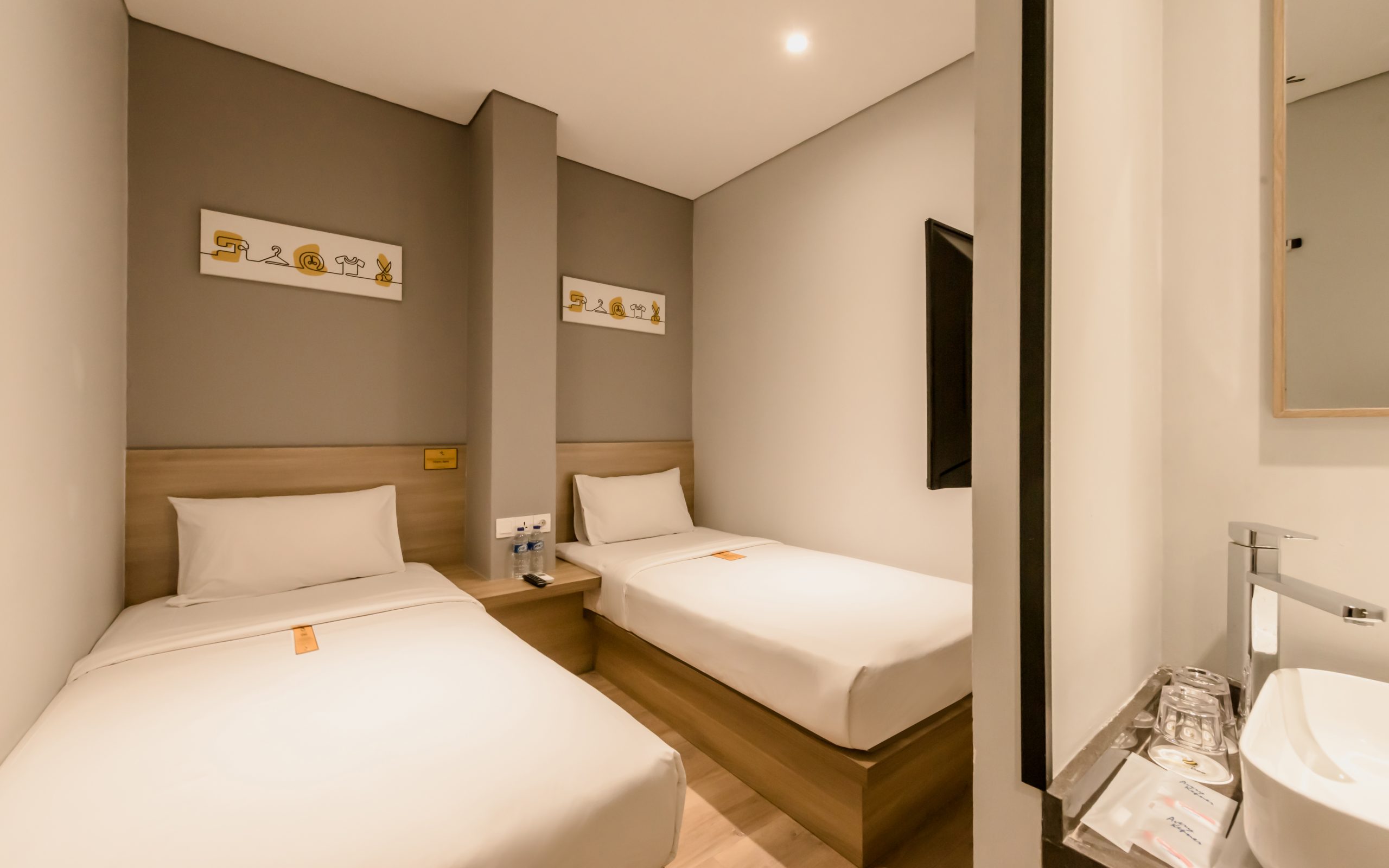 Superior Twin room at Yellow Bee Tanah Abang hotel