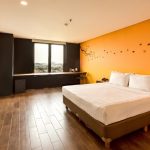 YB1 Executive Double hotel room with a large bed and desk
