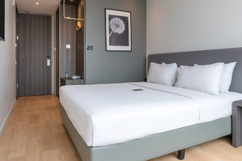 Modern deluxe double hotel room