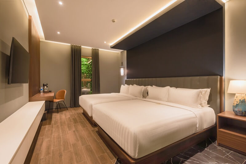 Deluxe Triple hotel room with three single beds
