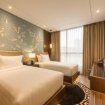 Deluxe Twin room with two single beds and a large window