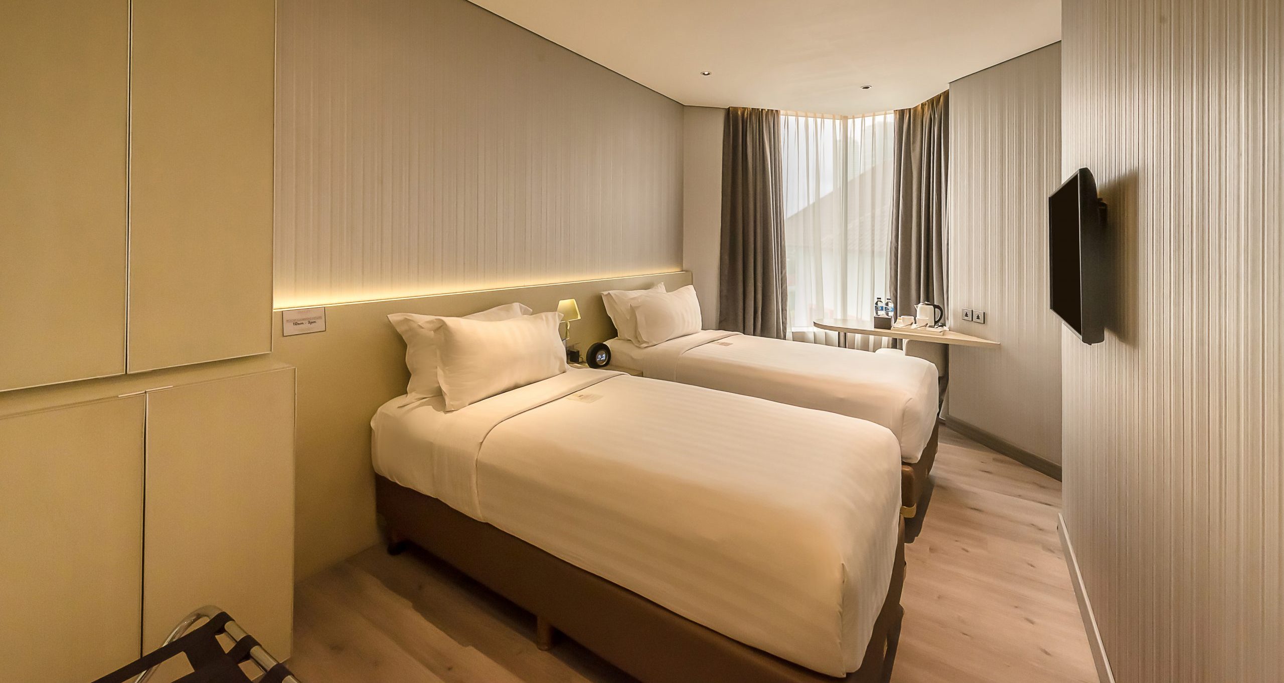 Superior twin room at Ashley Hotel with two beds