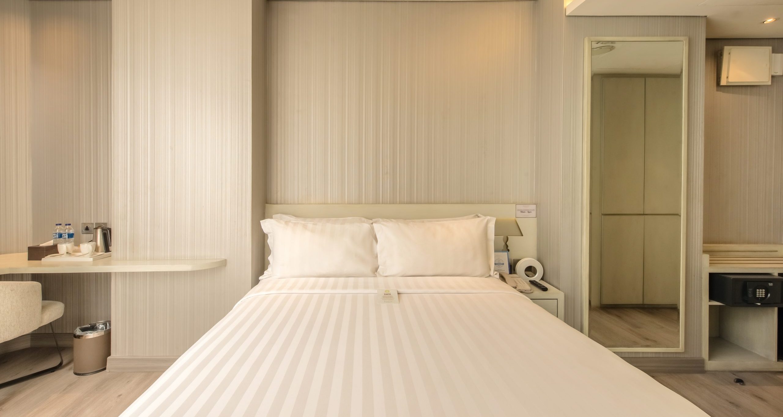 Ashley Wahid Hasyim deluxe twin room interior