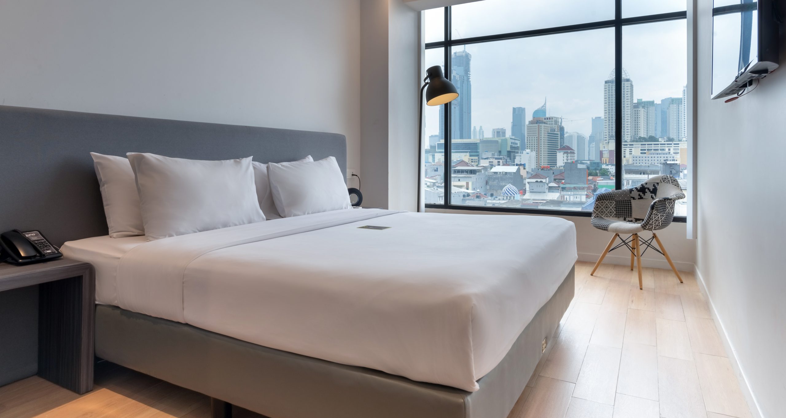 Executive Queen room at Juno Tanah Abang
