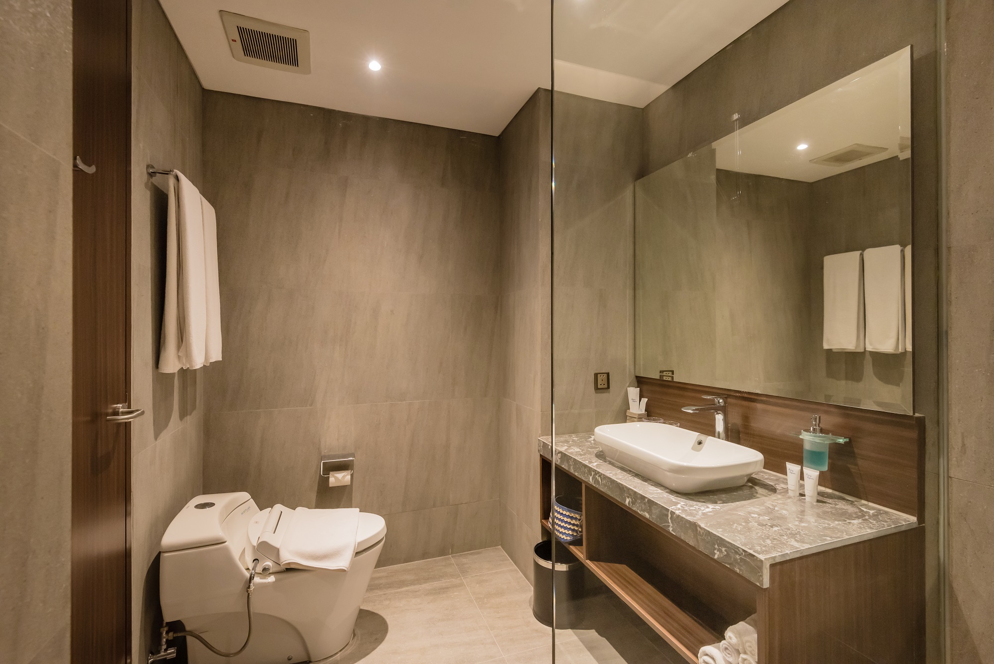 Superior Twin room at Ashley Tanah Abang hotel