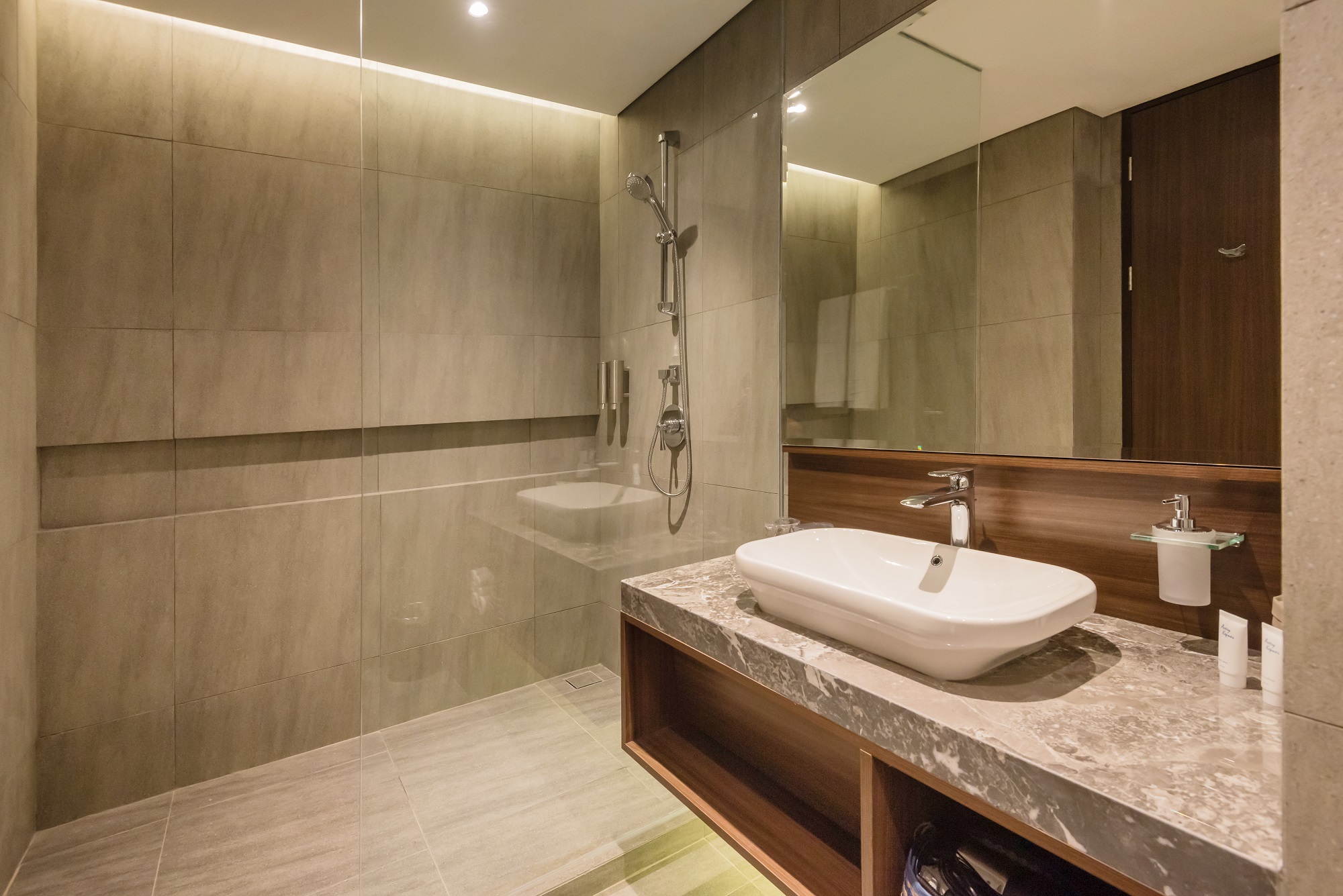Deluxe twin room at Ashley Hotel Group