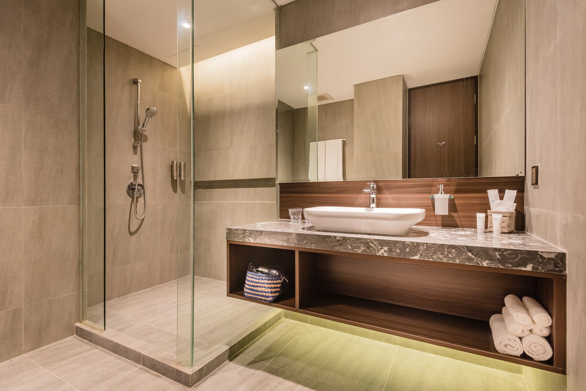 Modern executive twin room at Ashley Tanah Abang