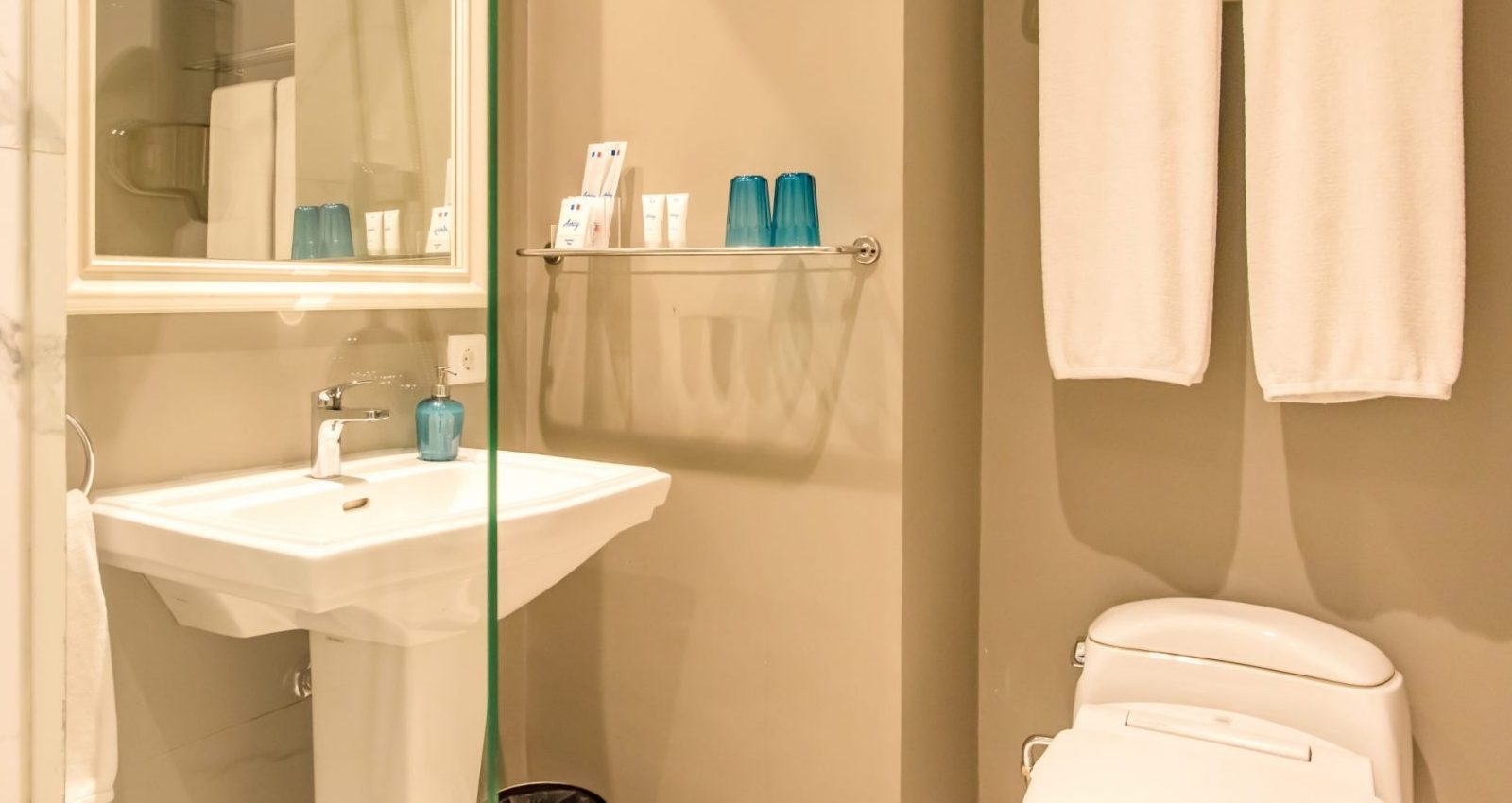 Superior Queen room at Ashley Sabang hotel