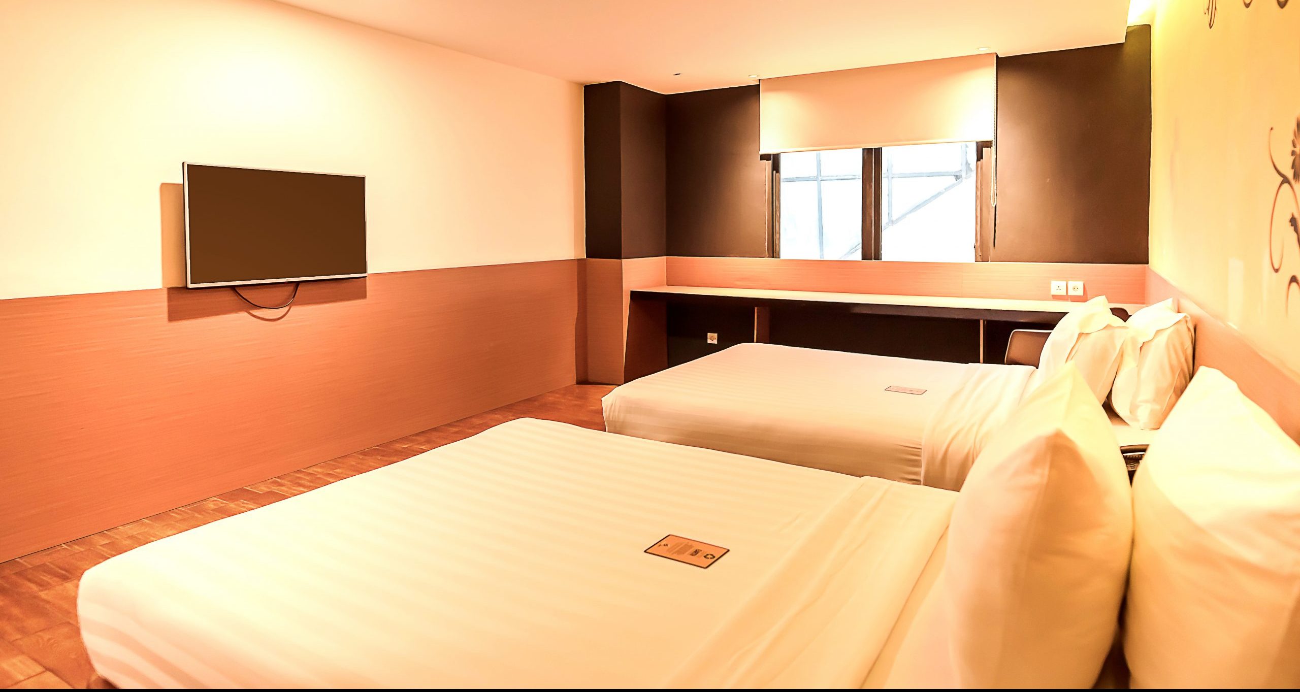 Superior Twin room at Yellow Bee Tangerang hotel