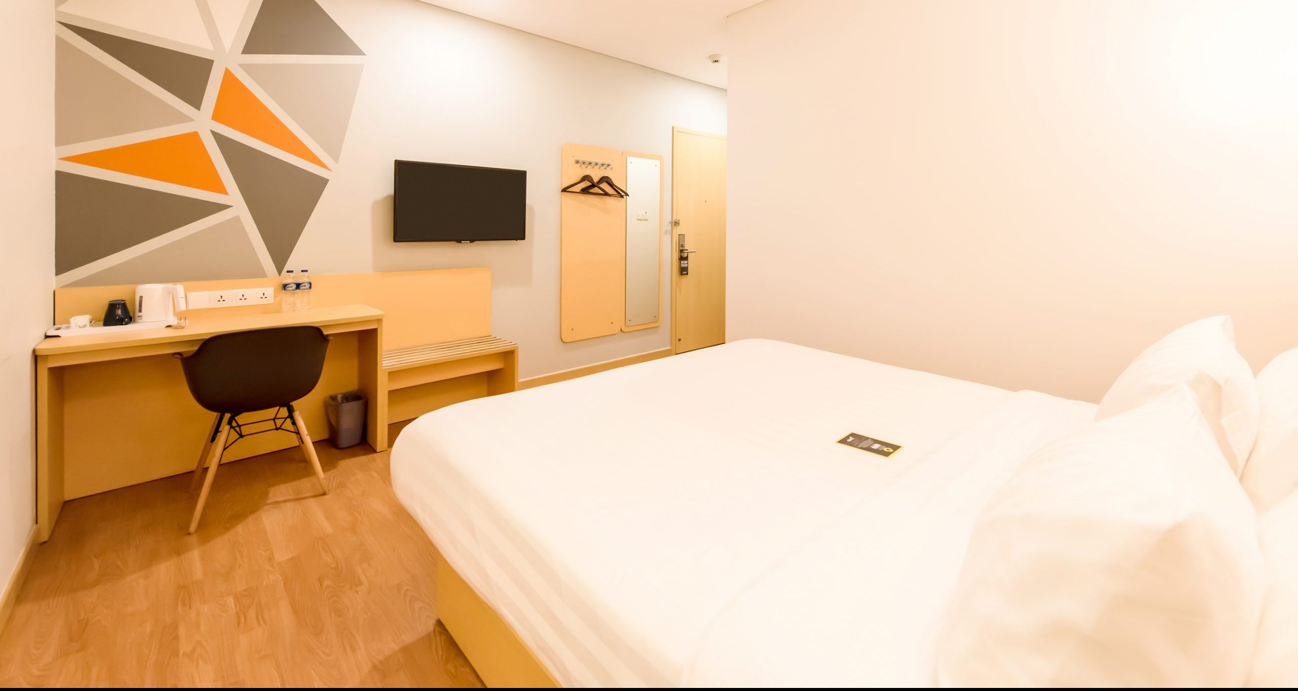 Two twin beds in a modern, minimalist hotel room