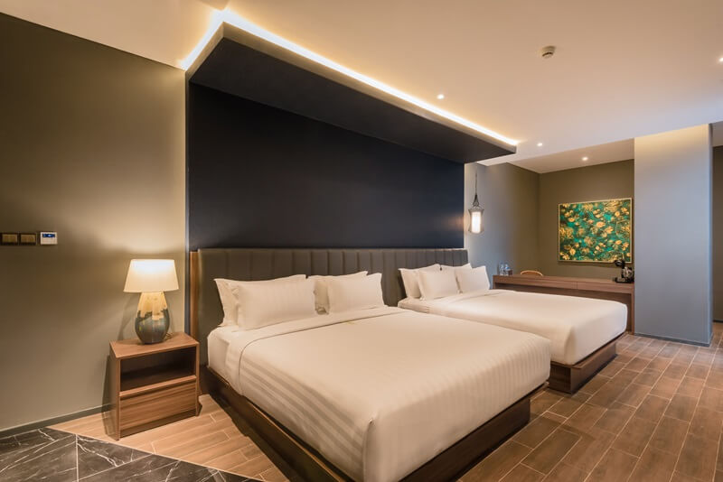 Executive twin hotel room with two beds