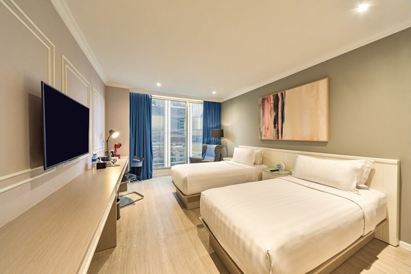A modern grand executive twin room with two beds