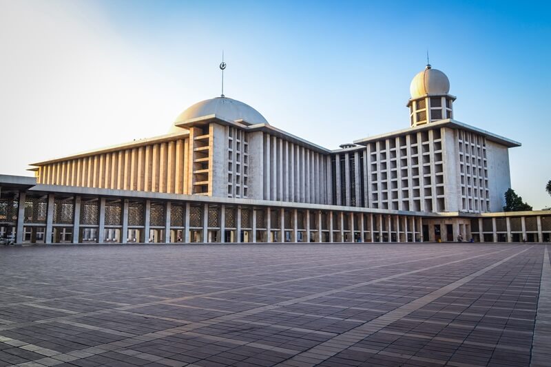 The grand interior of the Istiqlal Mosque