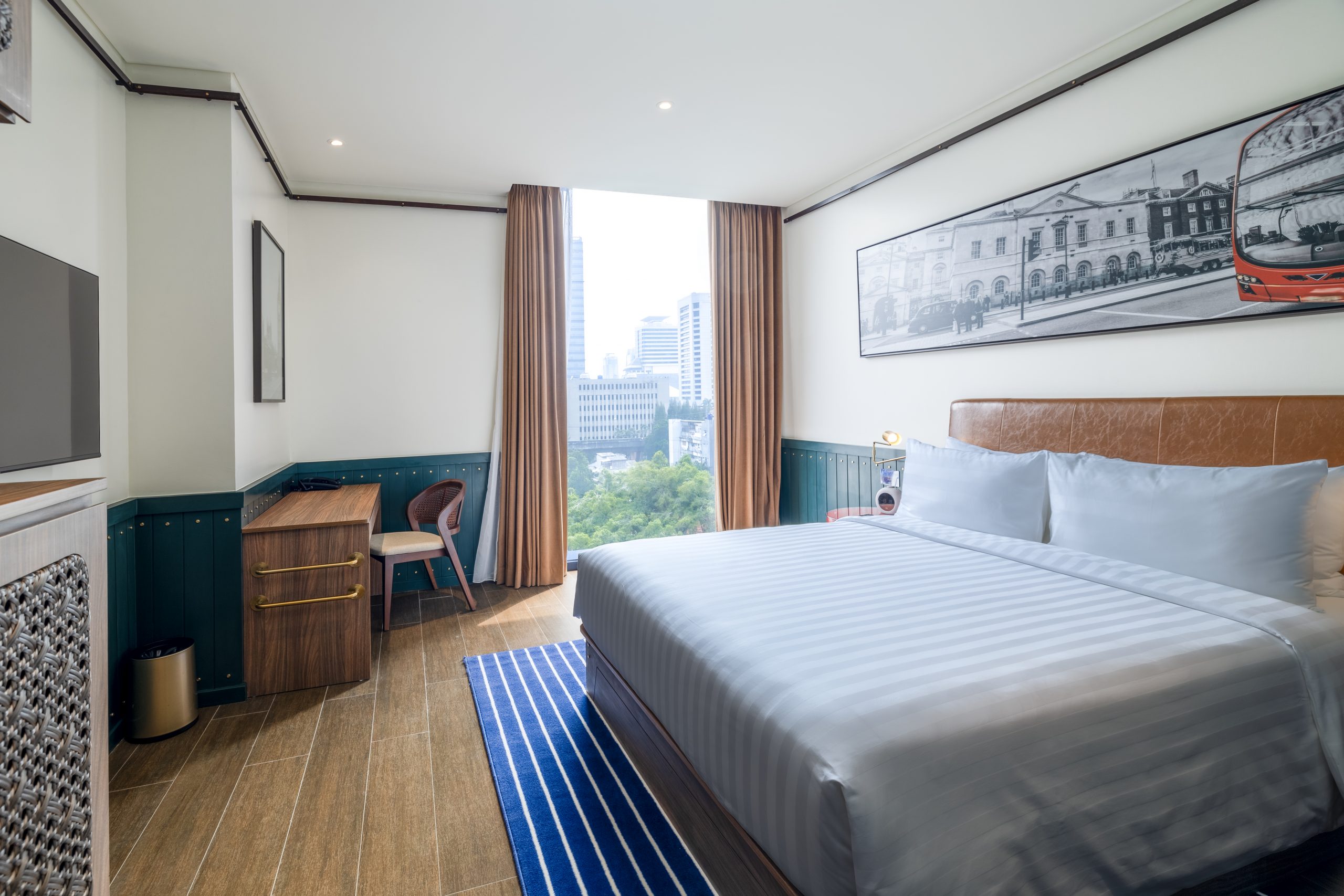 Interior of modern hotel room Kamar 707