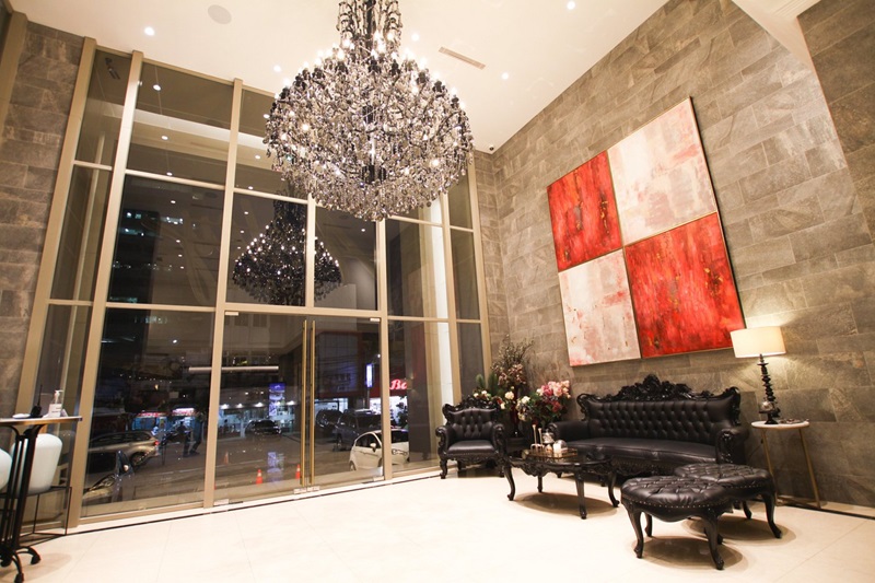 Luxurious lobby with chandelier and black leather seating