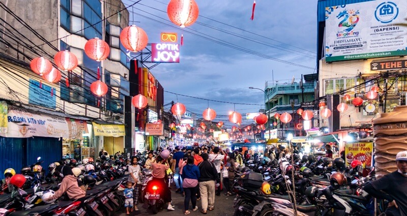 Bustling night market at Pasar Lama Tangerang