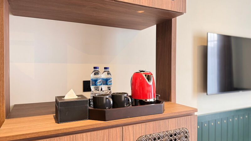 A modern and bright hotel room, room18