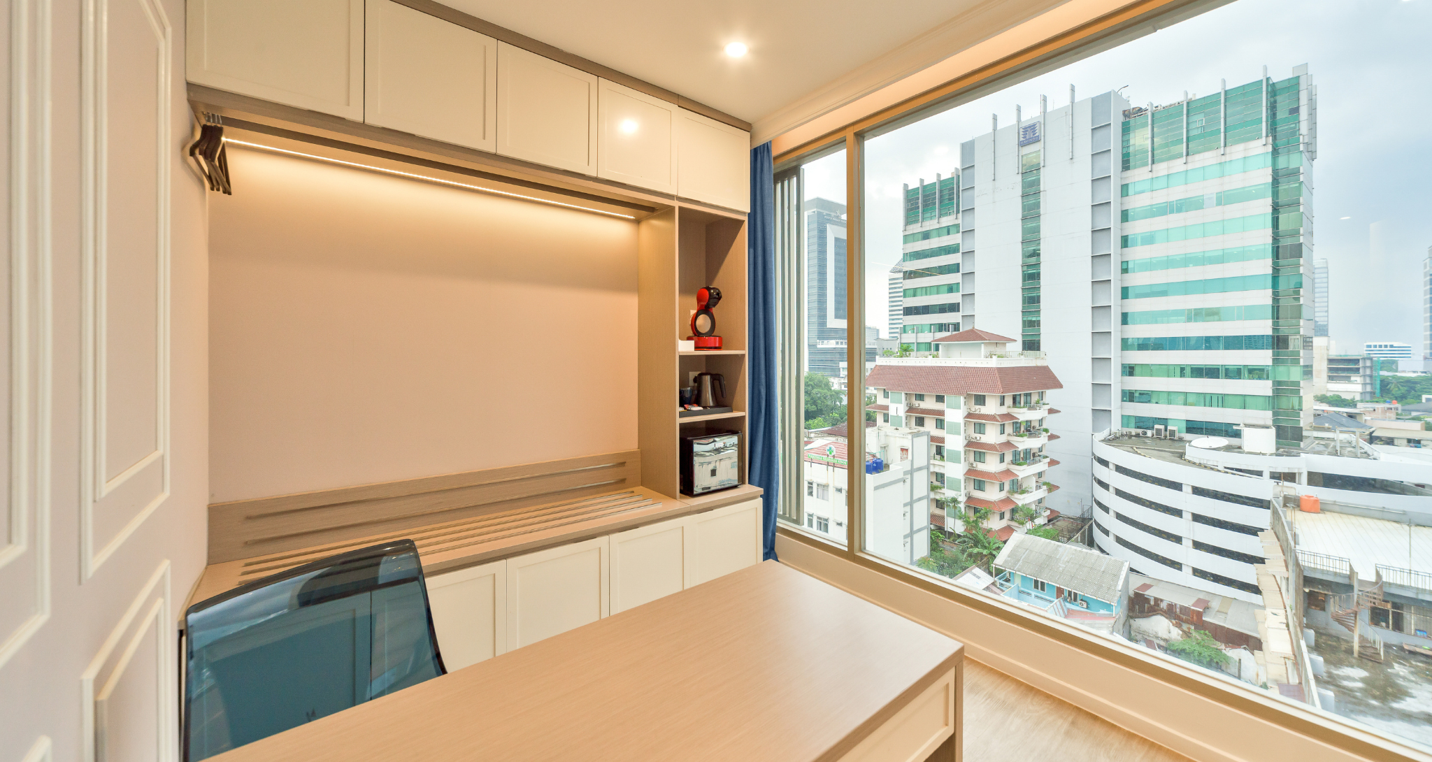 Grand Executive Queen room at Ashley Sabang