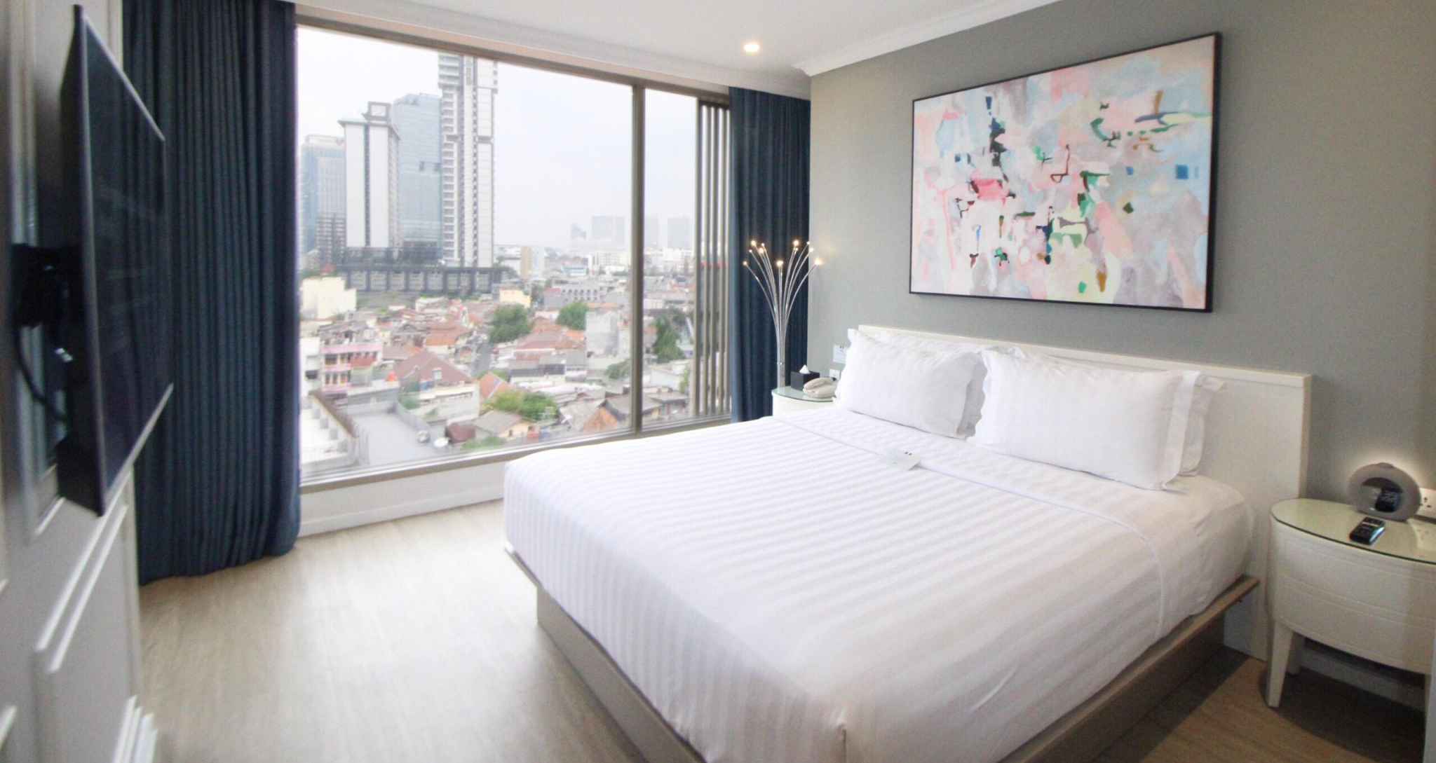 Grand executive queen room at Ashley Sabang