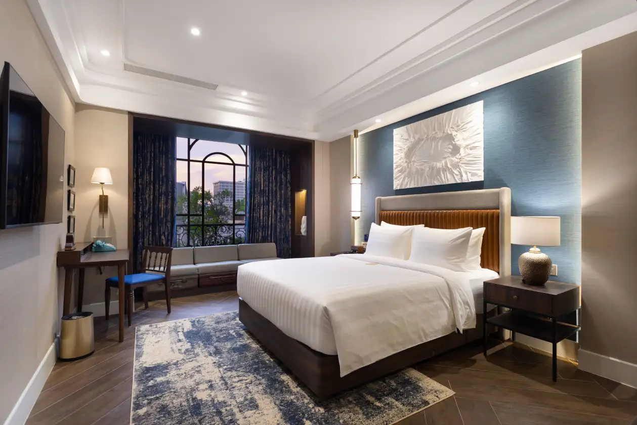 Luxurious Executive Queen room with blue accent wall