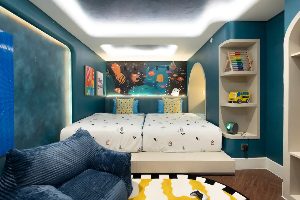 NewAir family duplex room interior design with twin beds