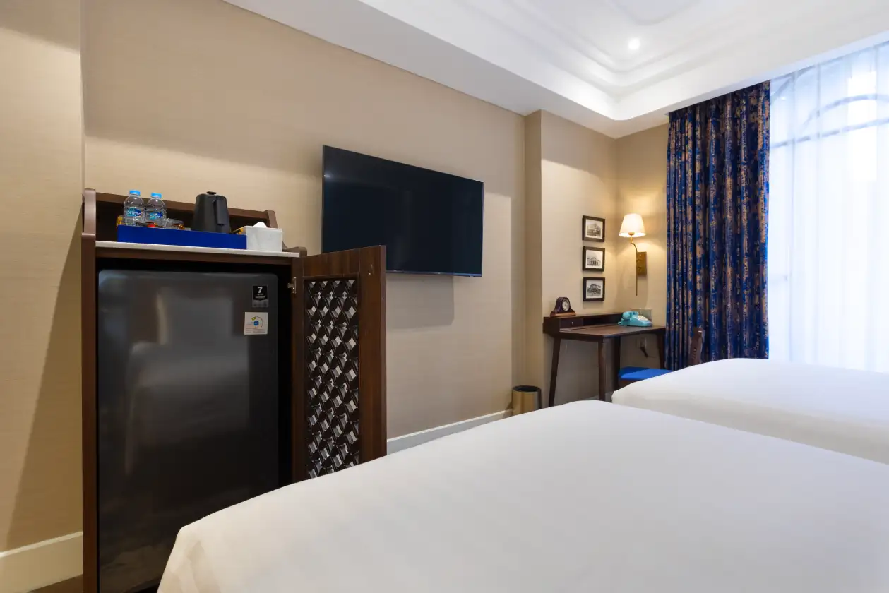Newair superior twin hotel room interior view